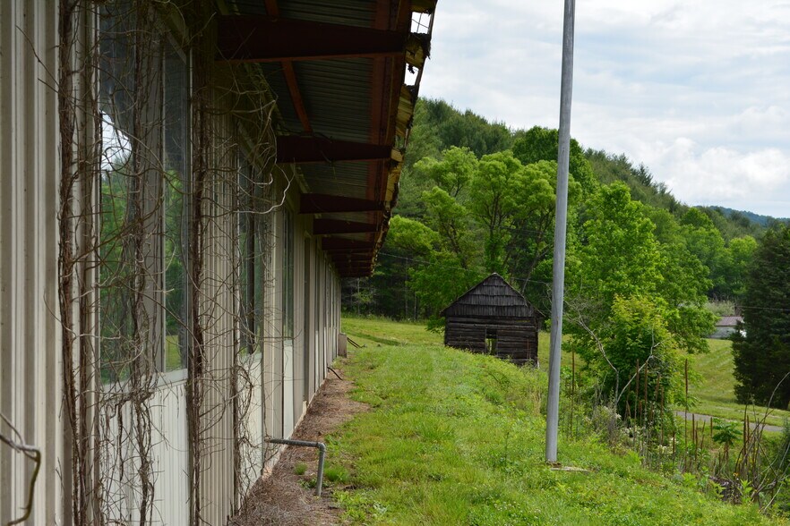 6421 Highway 91 N, Laurel Bloomery, TN à louer - Photo du bâtiment - Image 3 de 101