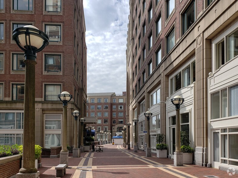 30 Rowes Wharf, Boston, MA for lease - Building Photo - Image 2 of 19