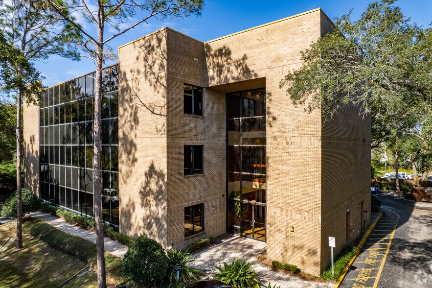 234 N Westmonte Dr, Altamonte Springs, FL à louer - Photo du bâtiment - Image 3 de 19