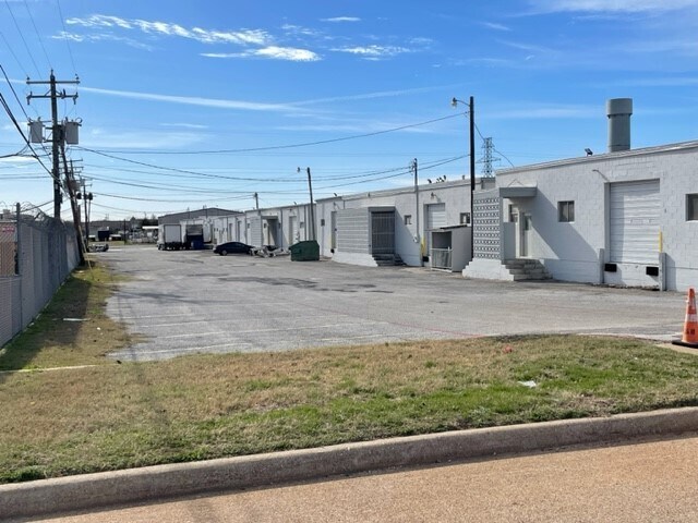 10728 Pipeline Rd S, Hurst, TX à louer - Photo du bâtiment - Image 3 de 3