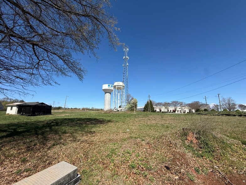 124 Apple Valley Rd, Duncan, SC for sale - Building Photo - Image 2 of 6