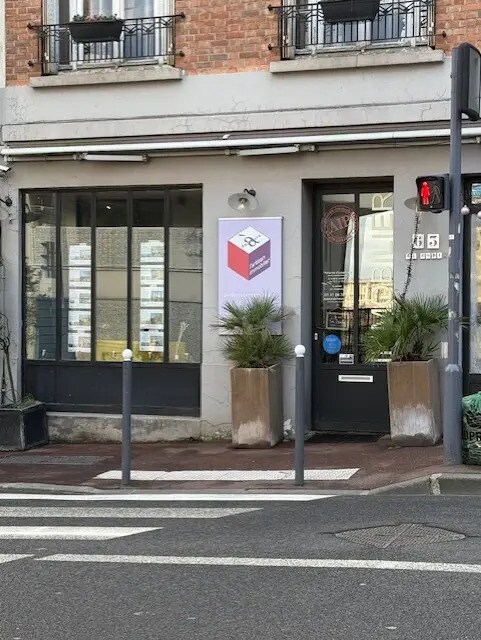 Retail in Issy-les-Moulineaux for lease Building Photo- Image 1 of 2