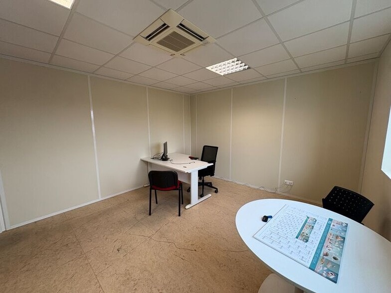 Office in Orléans for lease - Interior Photo - Image 2 of 8