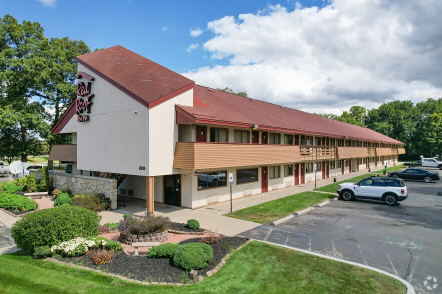 2902 Cassopolis St, Elkhart, IN for sale - Building Photo - Image 2 of 22
