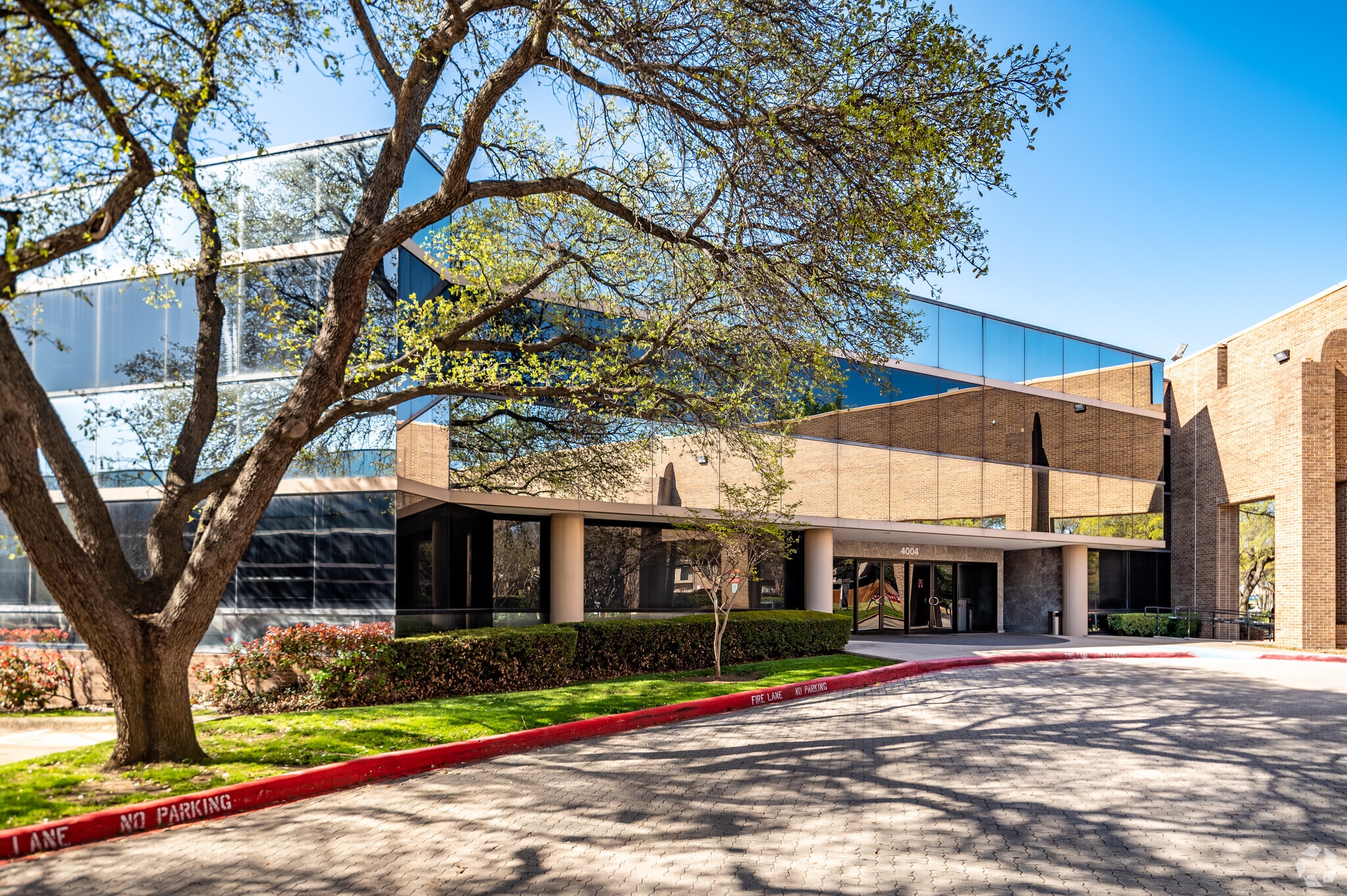 4004 Belt Line Rd, Addison, TX à louer Photo du bâtiment- Image 1 de 37