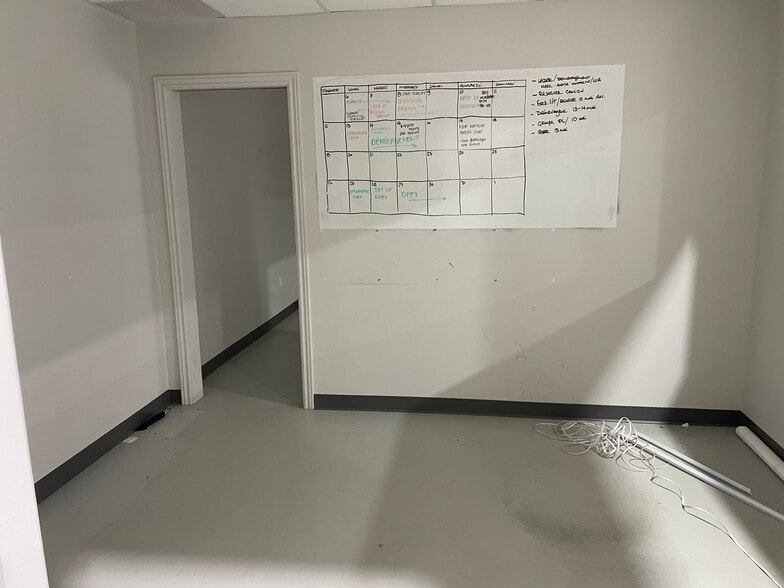 1706 Ch Pink, Gatineau, QC for lease - Interior Photo - Image 3 of 11