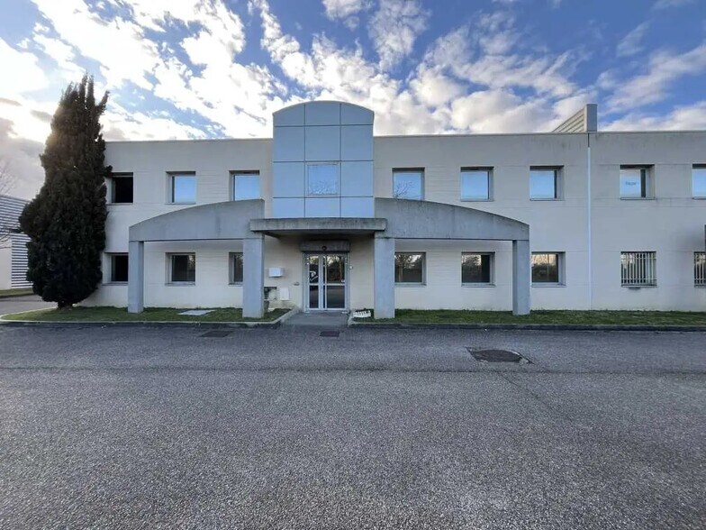 36 Rue Champ Dolin, Saint-Priest à louer - Photo du bâtiment - Image 1 de 18