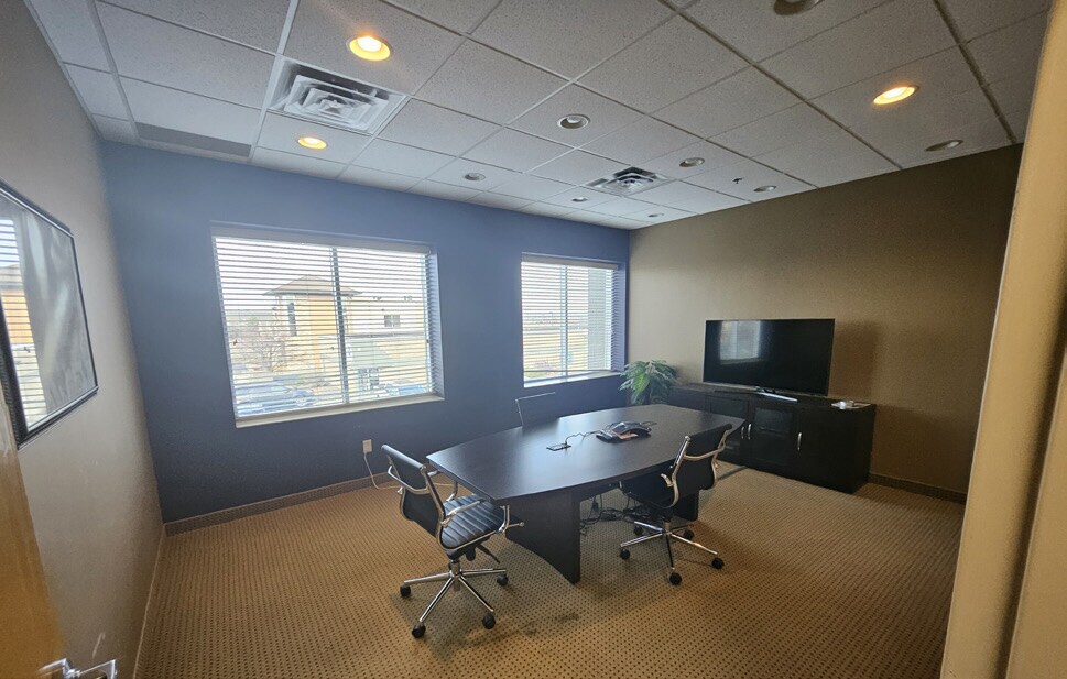 21308 John Milless Dr, Rogers, MN for lease Interior Photo- Image 1 of 5