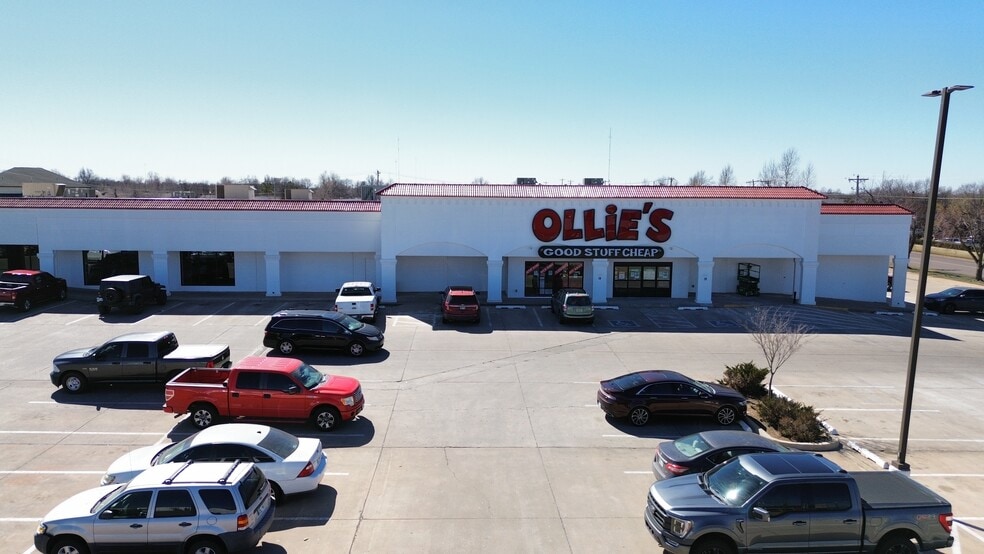 800-828 W Edmond Rd, Edmond, OK for lease - Aerial - Image 3 of 9