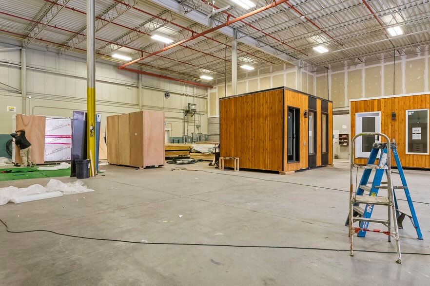 47 Morton Av E, Brantford, ON for lease - Interior Photo - Image 2 of 13