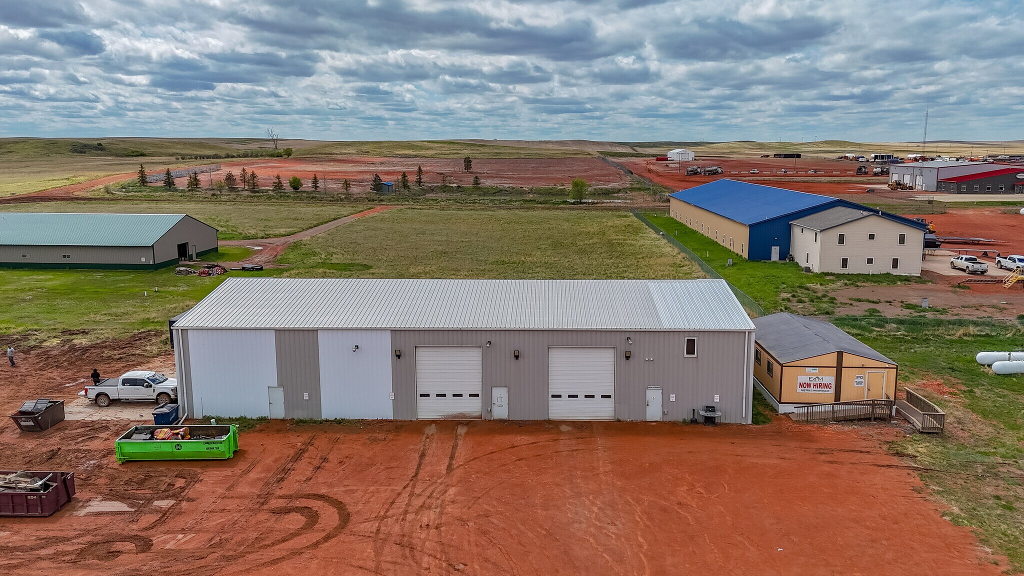 10911 27J St SW, Dickinson, ND à vendre Photo du bâtiment- Image 1 de 28