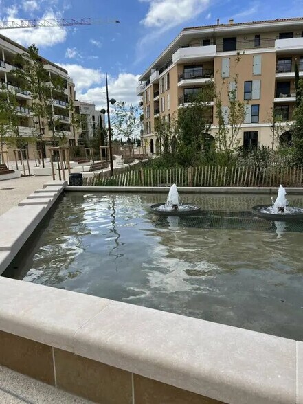Retail in Aix-en-Provence for sale - Building Photo - Image 1 of 3
