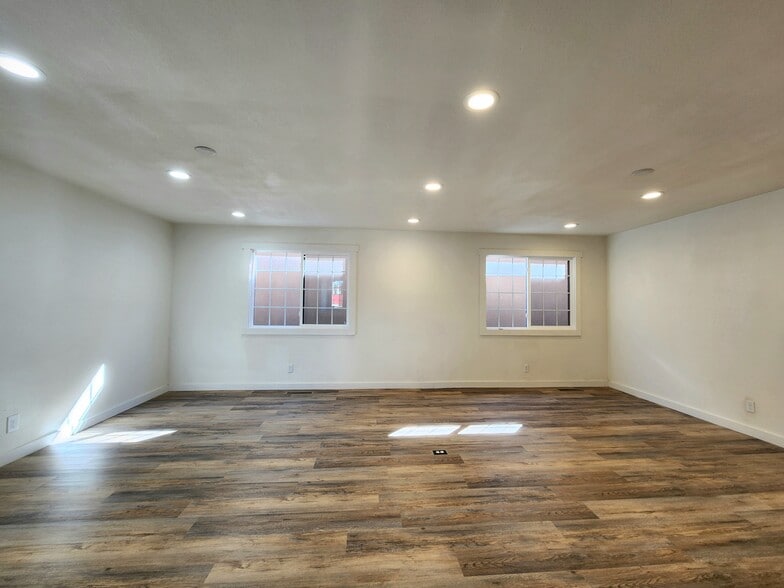 1445 S Poplar St, Casper, WY for lease - Interior Photo - Image 3 of 20