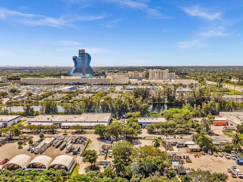 4901 SW 51st St, Davie, FL à vendre - Photo du bâtiment - Image 3 de 13