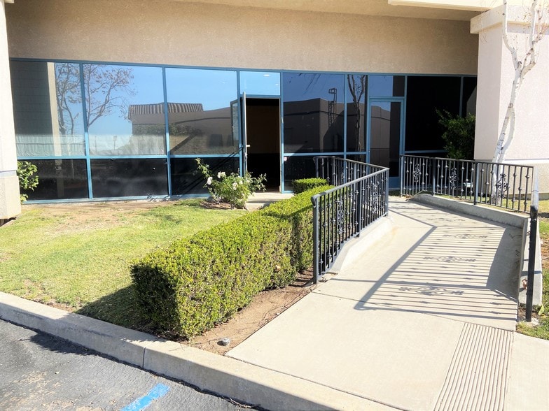 3305-3311 Grande Vista Dr, Newbury Park, CA for lease - Building Photo - Image 2 of 27