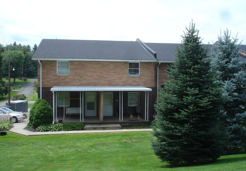 880 Cain St, East Liverpool, OH à vendre - Photo du bâtiment - Image 2 de 3