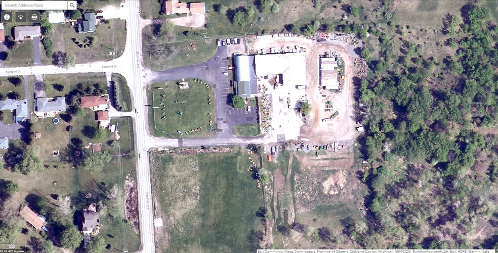 28342 Pontiac Trl, South Lyon, MI à louer - Photo du bâtiment - Image 3 de 3