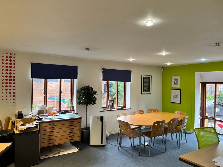 3-3 Thompsons Close, Harpenden à vendre - Photo du bâtiment - Image 3 de 4