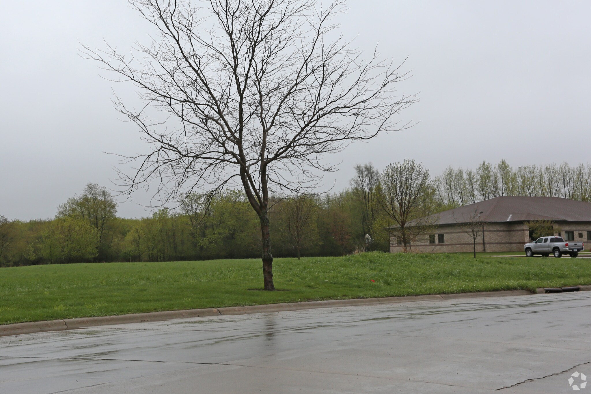 577 Village Green Dr SW, Mason City, IA for sale Primary Photo- Image 1 of 2