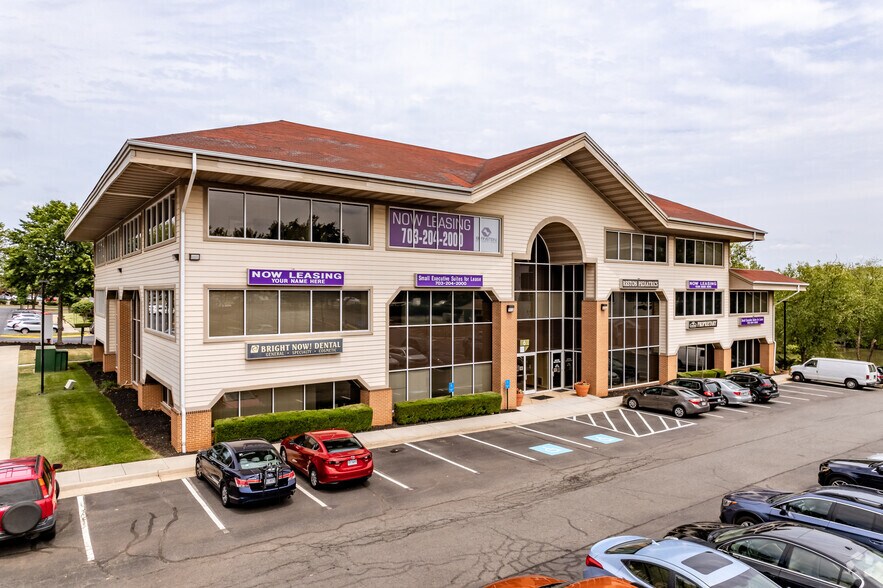 6 Pidgeon Hill Dr, Sterling, VA à louer - Photo principale - Image 2 de 10