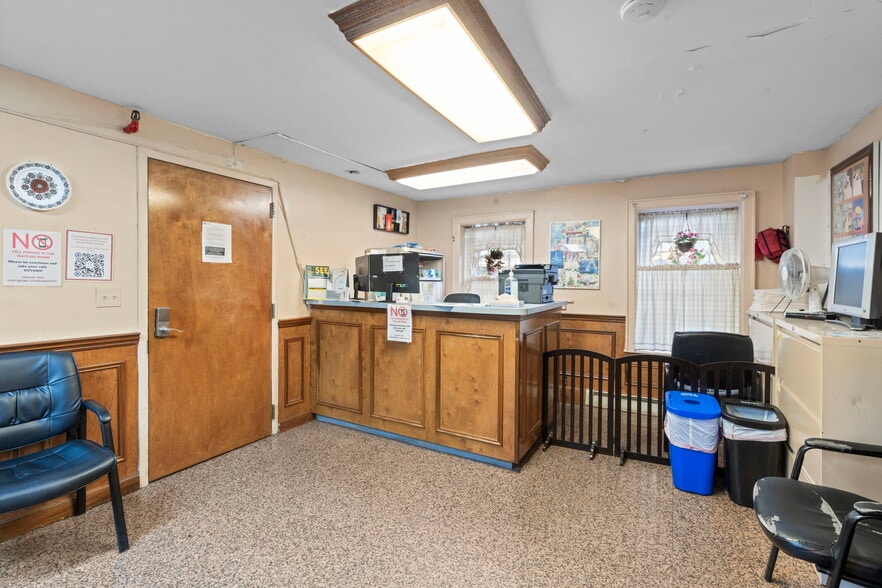 30 Saint James Pl, Brooklyn, NY for lease - Building Photo - Image 3 of 15