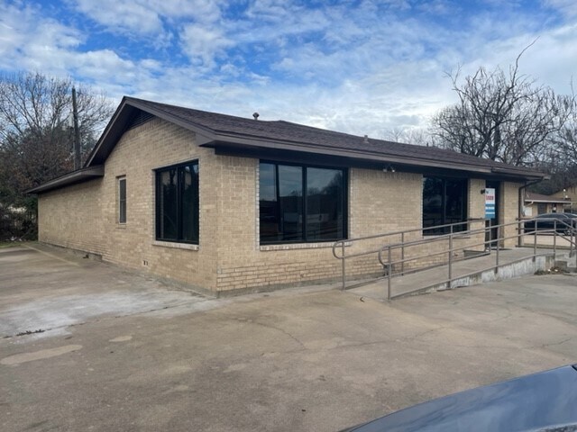 503 Lipscomb St, Bonham, TX à vendre - Photo du bâtiment - Image 2 de 2