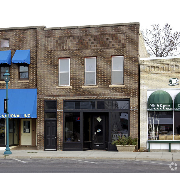 112 W Main St, Belle Plaine, MN for sale - Primary Photo - Image 1 of 18