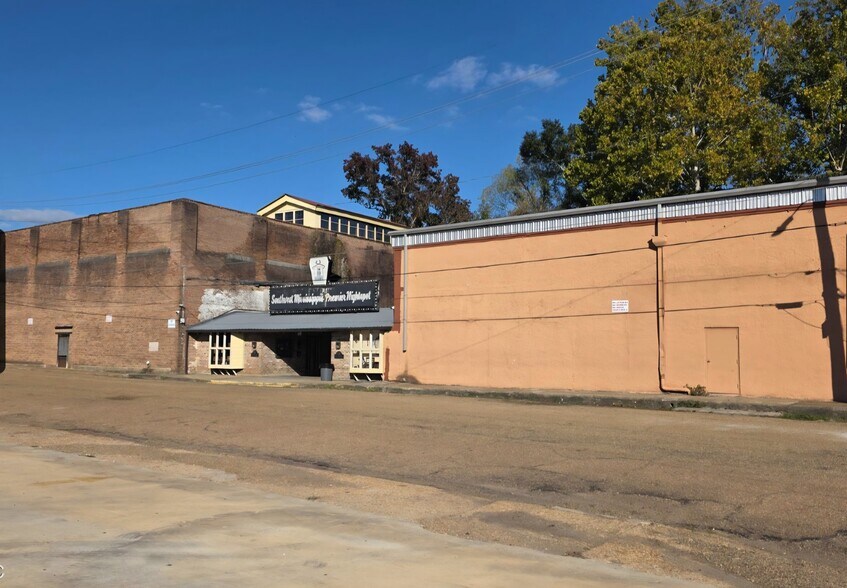 515 S Railroad Blvd, Mccomb, MS à vendre - Photo du bâtiment - Image 2 de 11