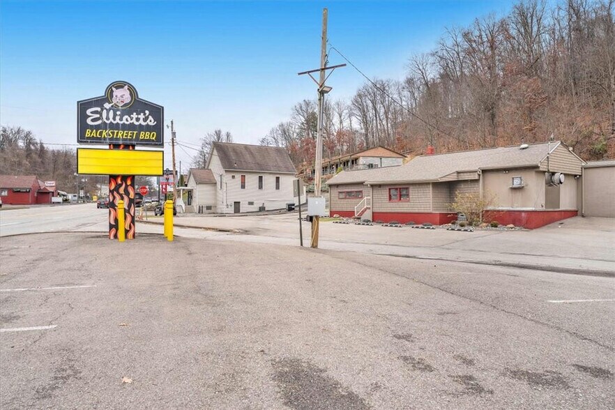 3006 Lewis Run Rd, Clairton, PA à vendre - Photo du bâtiment - Image 2 de 34
