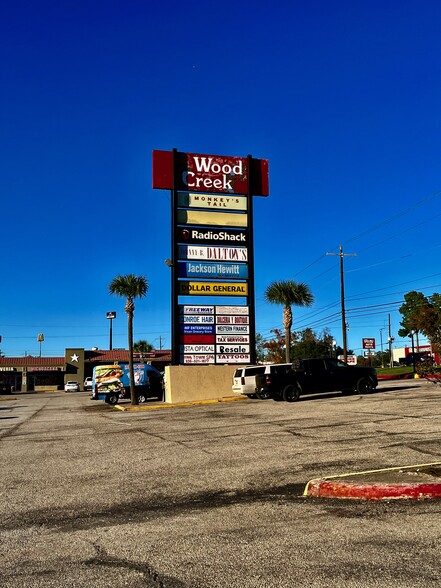 2001-2017 Frazier St, Conroe, TX à louer - Photo du bâtiment - Image 1 de 17