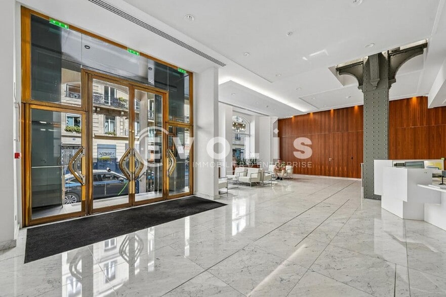 36 Rue De Saint-Pétersbourg, Paris for lease - Lobby - Image 3 of 21