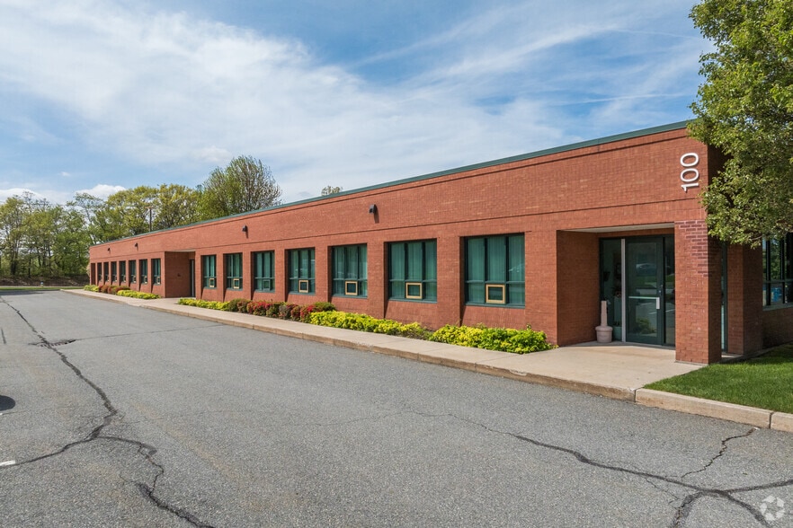 24 Albion Rd, Lincoln, RI for lease - Primary Photo - Image 1 of 7