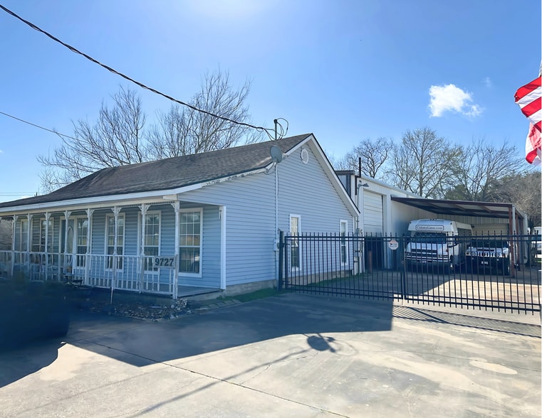 9727 Mula Rd, Stafford, TX for sale - Building Photo - Image 1 of 4