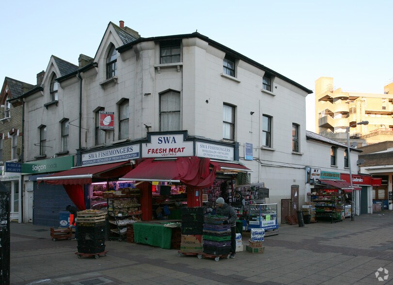 25 Catford Broa, Londres à louer - Photo du bâtiment - Image 2 de 4