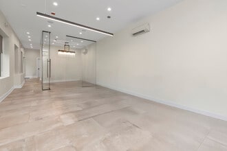 1527 149th St, Whitestone, NY à vendre Photo intérieure- Image 2 de 8