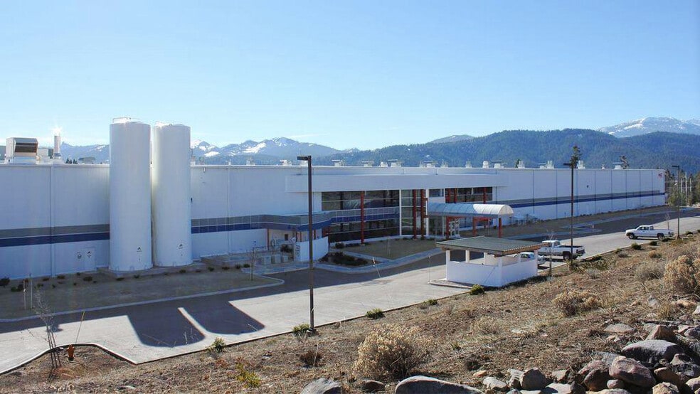 210 Ski Village Dr, Mount Shasta, CA for sale - Building Photo - Image 2 of 22