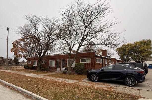 15405 E 11 Mile Rd, Roseville, MI à vendre - Photo du bâtiment - Image 2 de 8