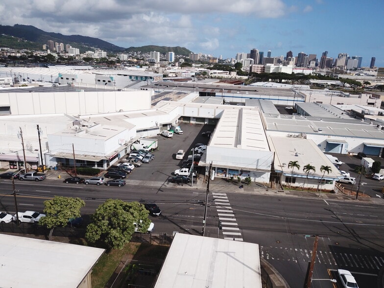 743 Waiakamilo Rd, Honolulu, HI for lease - Building Photo - Image 2 of 3