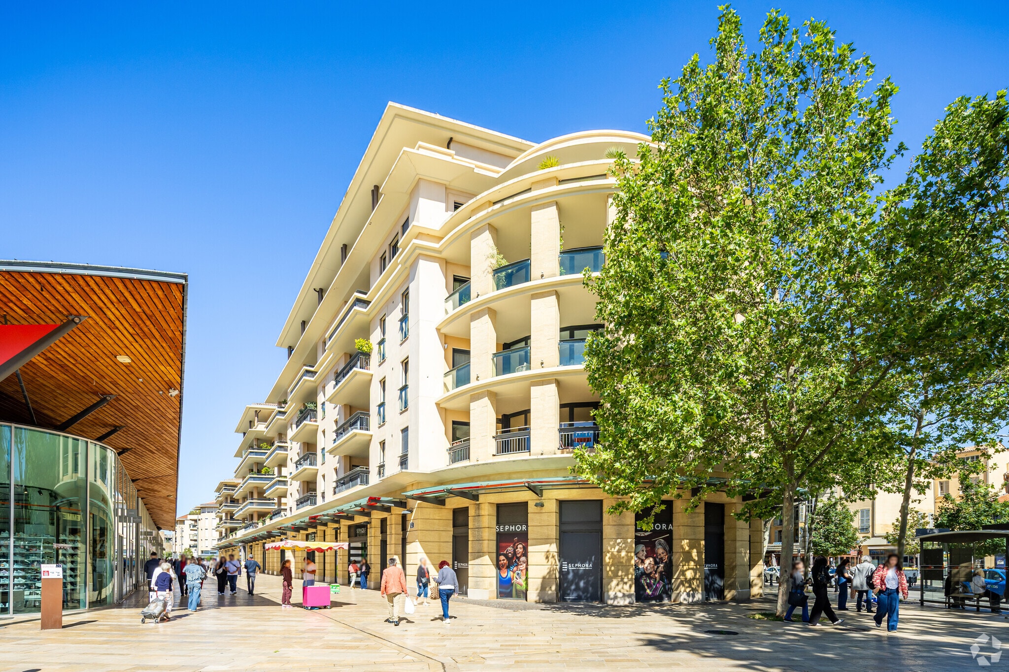 90-130 Avenue Napoléon Bonaparte, Aix-en-Provence for sale Primary Photo- Image 1 of 21
