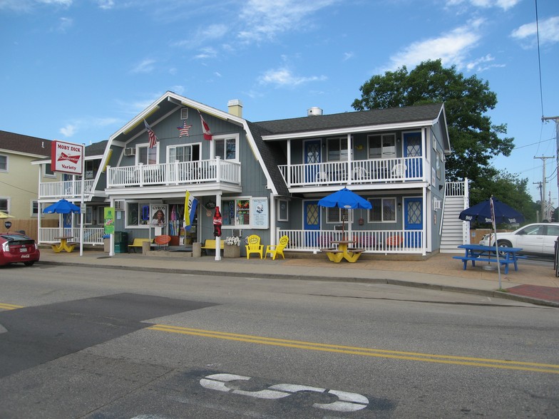 74 E Grand Ave, Old Orchard Beach, ME à vendre - Photo du bâtiment - Image 1 de 1