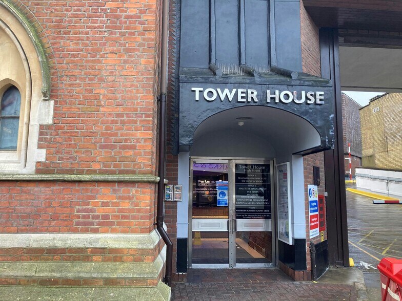 High St, Aylesbury à louer - Photo du bâtiment - Image 2 de 4