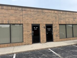 28835 N Herky Dr, Lake Bluff, IL for lease Interior Photo- Image 2 of 17