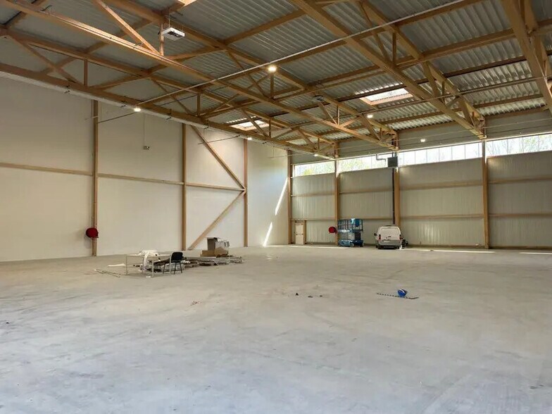 Flex dans Tremblay-en-France à louer - Photo du bâtiment - Image 3 de 9