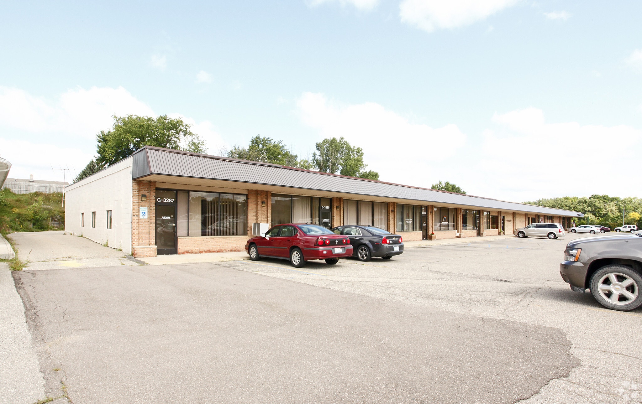 3267-3289 Beecher Rd, Flint, MI for lease Primary Photo- Image 1 of 10