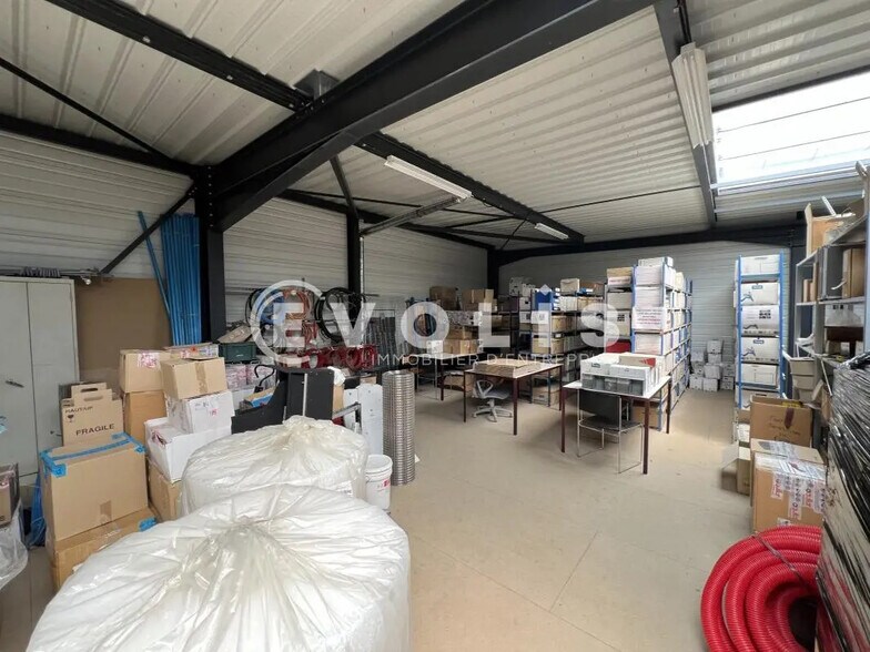 Flex in Vaulx-en-Velin for lease - Building Photo - Image 3 of 10