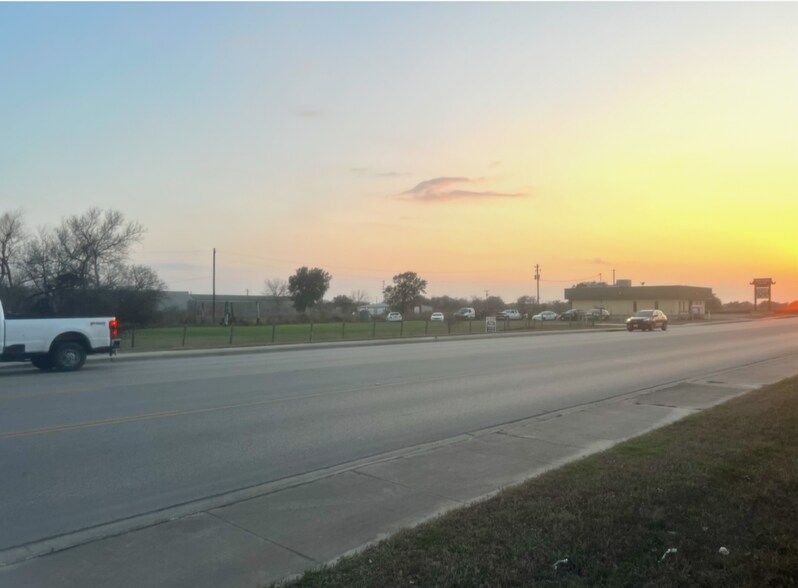 123 FM 351, Beeville, TX à vendre - Autre - Image 3 de 4