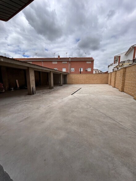 Retail in Cabanillas del Campo, Guadalajara for lease - Building Photo - Image 2 of 2