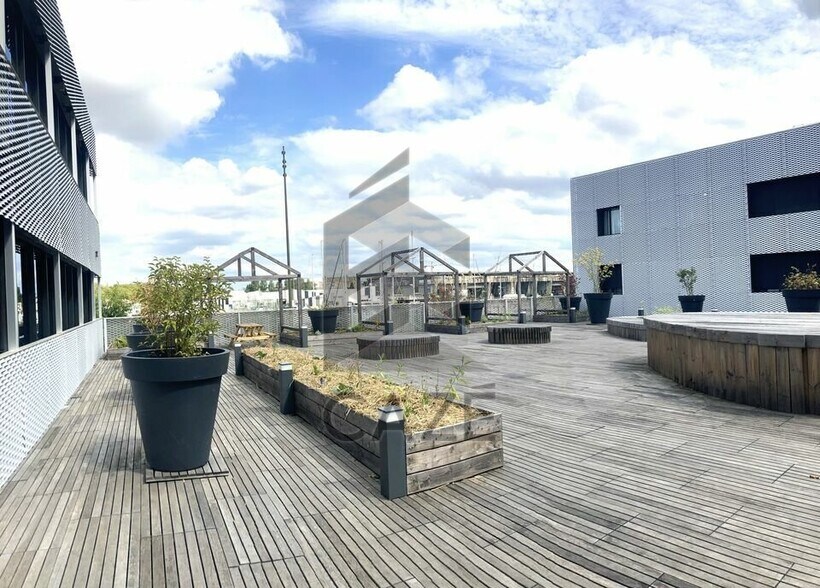 Office in Bordeaux for lease - Building Photo - Image 3 of 5