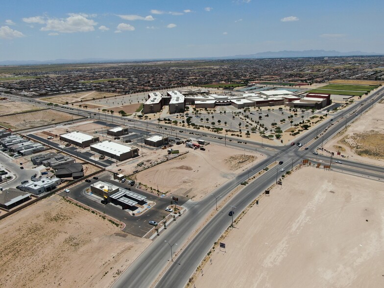 Pebble Hills Blvd, El Paso, TX à louer - Photo du b timent - Image 2 de 3