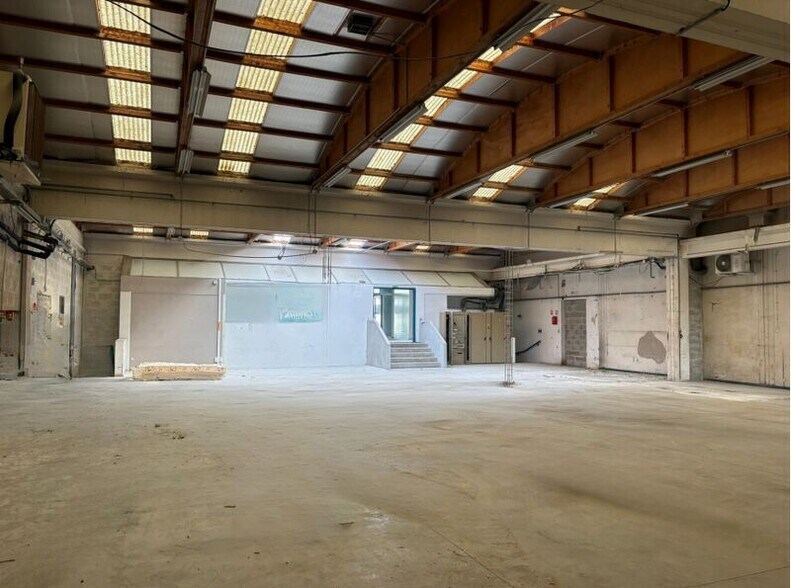 3 Rue Des Frères Lumière, Chassieu à vendre - Photo intérieure - Image 1 de 13